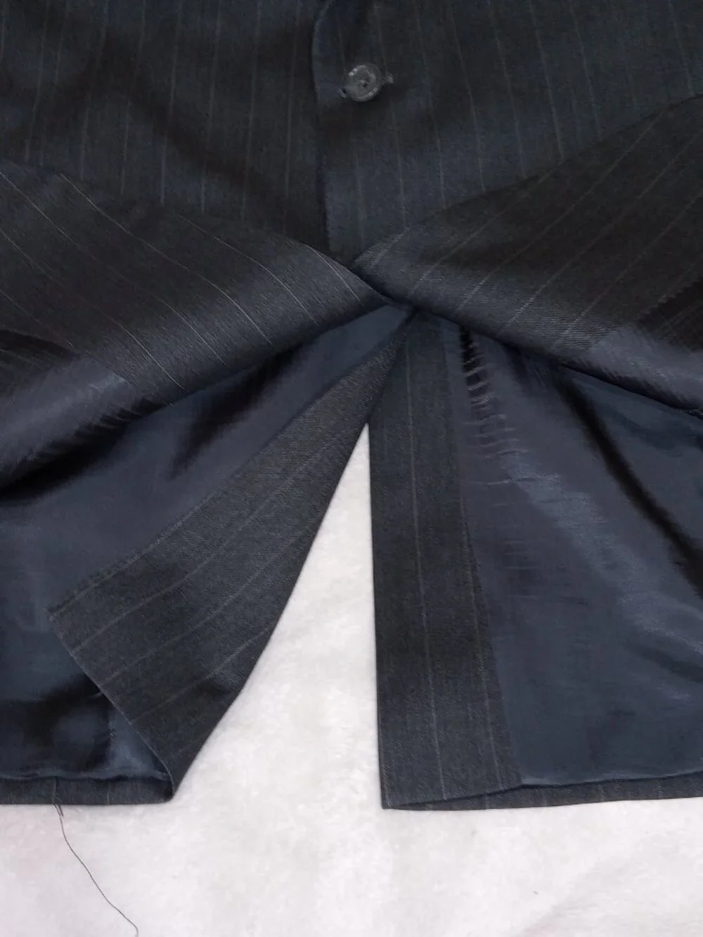 Jos A Bank Gordon Mens 100 Wool Pinstripe Suit 46L 42x32 Black 2 Button Pleated
